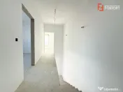 Duplex 4 camere situat la drum asfaltat, in Sacalaz 