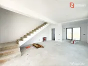 Duplex 4 camere situat la drum asfaltat, in Sacalaz 