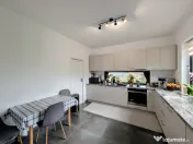 Casă individuala cu 4 camere, teren 450 mp și foișor în Florești 