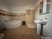 Casa individuala cu 10 camere si piscina, in Dumbravita - ID