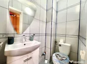 Apartament 3 camere,parter,2 bai,Cetate