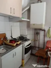 Loc în cameră 2 paturi pentru o fată la parter vilă, Centru 
