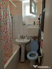 Loc în cameră 2 paturi pentru o fată la parter vilă, Centru 
