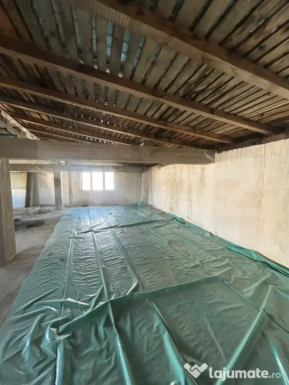 Spațiu comercial cu multiple încăperi, fost atelier, zon? - Moreni (Dambovita)