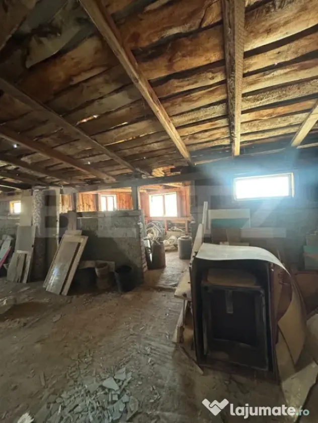 Spațiu comercial cu multiple încăperi, fost atelier, zon? - Moreni (Dambovita)