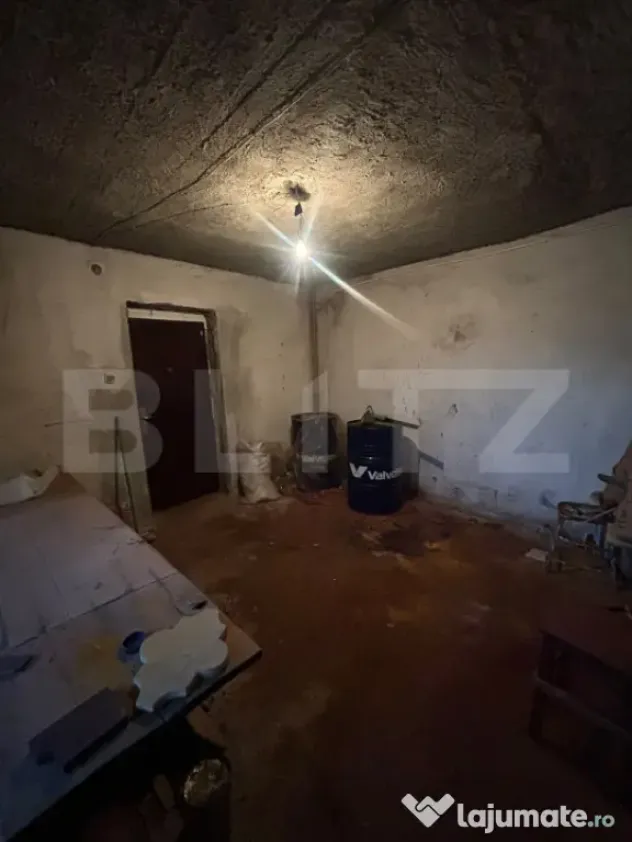 Spațiu comercial cu multiple încăperi, fost atelier, zon? - Moreni (Dambovita)