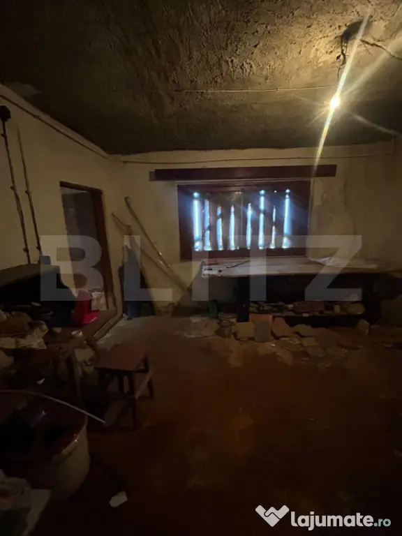 Spațiu comercial cu multiple încăperi, fost atelier, zon? - Moreni (Dambovita)