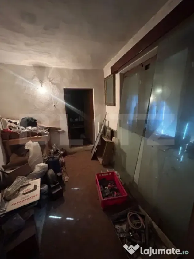 Spațiu comercial cu multiple încăperi, fost atelier, zon? - Moreni (Dambovita)