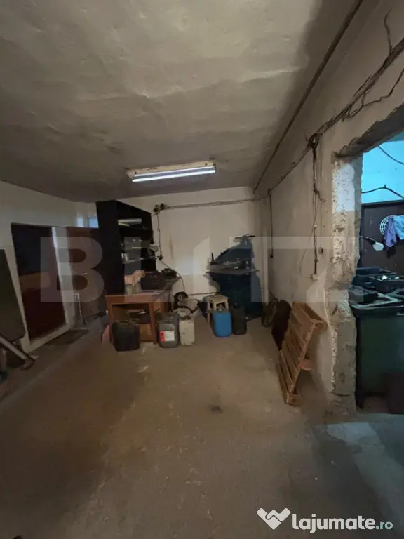Spațiu comercial cu multiple încăperi, fost atelier, zon? - Moreni (Dambovita)