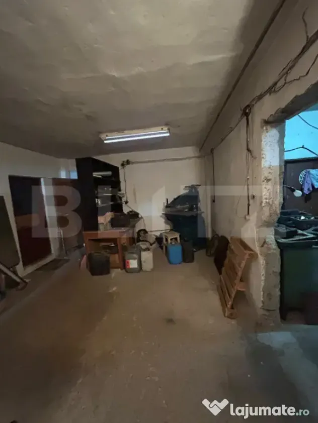 Spațiu comercial cu multiple încăperi, fost atelier, zon? - Moreni (Dambovita)