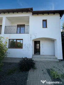CASA SPATIOASA 4 DORMITOARE BUCATARIE INCHISA ZONA SERENA AS