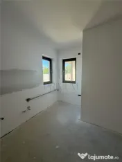 CASA SPATIOASA 4 DORMITOARE BUCATARIE INCHISA ZONA SERENA AS 