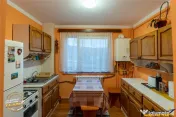 FILM! Apartament mobilat, cu 2 camere, etaj 1, central dar l