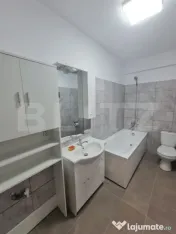 Apartament cu o camera, finisaje noi, parcare, zona Terra 