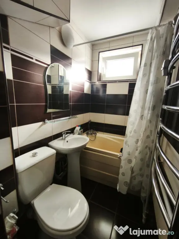 Apartament de inchiriat cu 2 camere, parter, zona Hurmuzachi - Radauti (Suceava)
