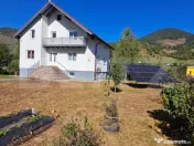Casa în Botos cu iaz și 2 ha teren, jud. Suceava 