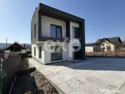 Casă modernă de vânzare în Curtea de Argeș – teren 1.