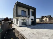Casă modernă de vânzare în Curtea de Argeș – teren 1.