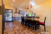 Vila de lux , 240 mp , 4 dormitoare , 800 mp teren , Noua 