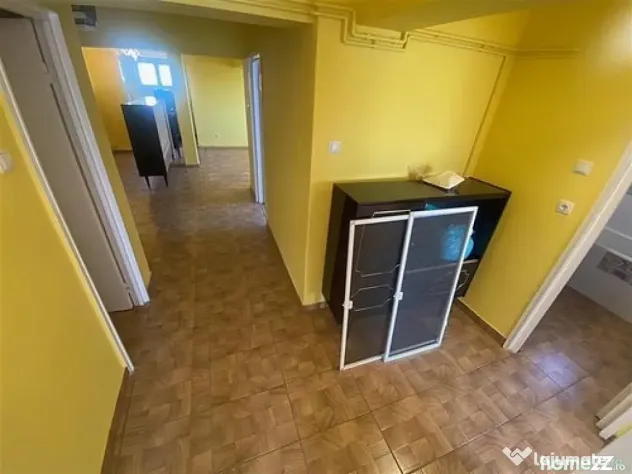 Vand Ultracentral apartament spatios cu 4 camere,2 bai - Targu Mures (Mures)