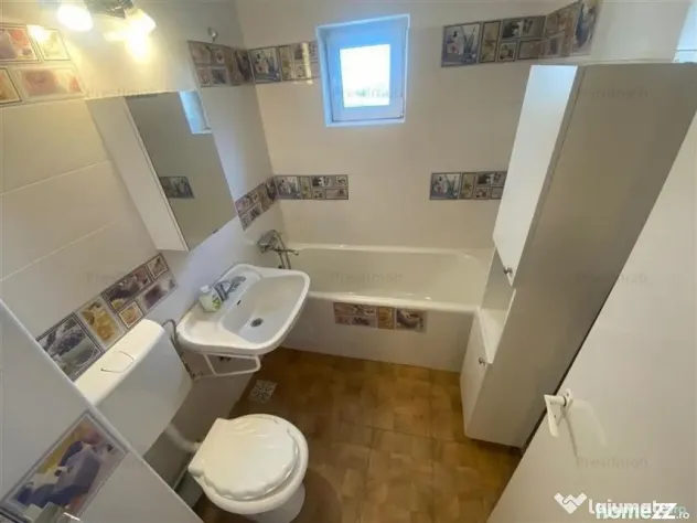 Vand Ultracentral apartament spatios cu 4 camere,2 bai - Targu Mures (Mures)