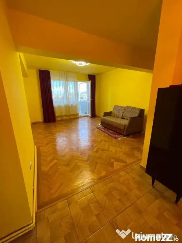 Vand Ultracentral apartament spatios cu 4 camere,2 bai - Targu Mures (Mures)