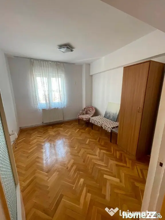 Vand Ultracentral apartament spatios cu 4 camere,2 bai - Targu Mures (Mures)