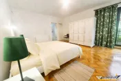 O casa altfel: stil vintage, curte proprie si 2 locuri de pa 