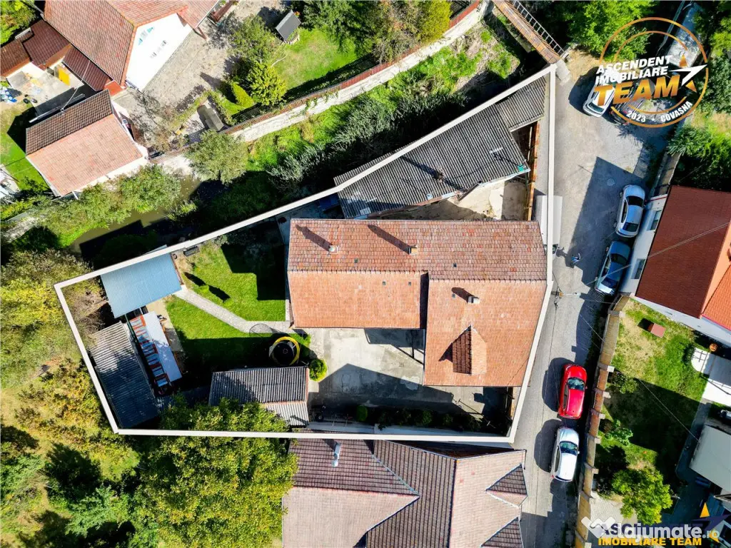 Vila impunatoare cu garaj si anexe, in inima orasului Sfantu - Sfantu Gheorghe (Covasna)