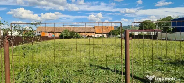 Vând teren intravilan comercial - productie 4400mp - Carpinis (Brasov)