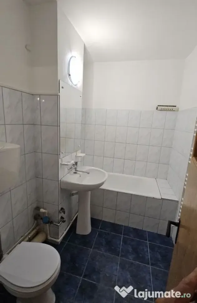Piata farului-apartament 3 camere cu gaze - Constanta (Constanta)