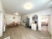 Apartament 2 camere, 60 mp, A.C., parcare, zona Farmec 