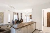 Duplex cu 3 Dormitoare și Teren de 382 mp în Dumbrăvița 