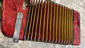 Vând acordeon  HOHNER 