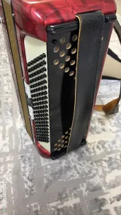 Vând acordeon  HOHNER 