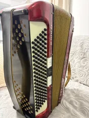 Vând acordeon  HOHNER 