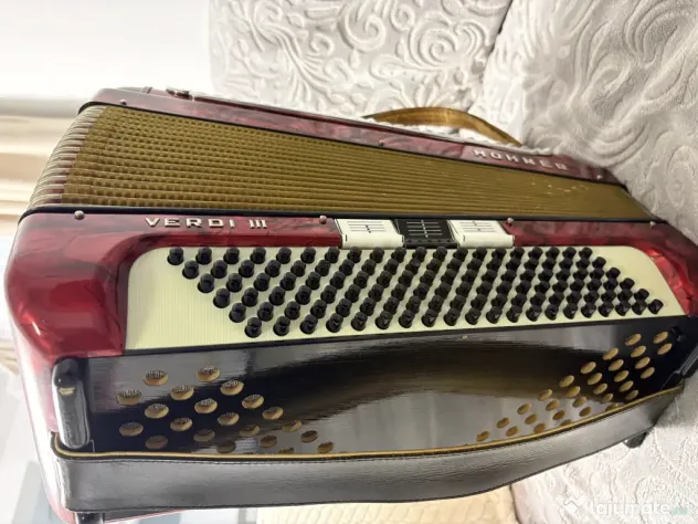 Vând acordeon HOHNER
