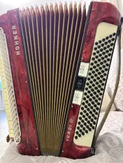 Vând acordeon  HOHNER 