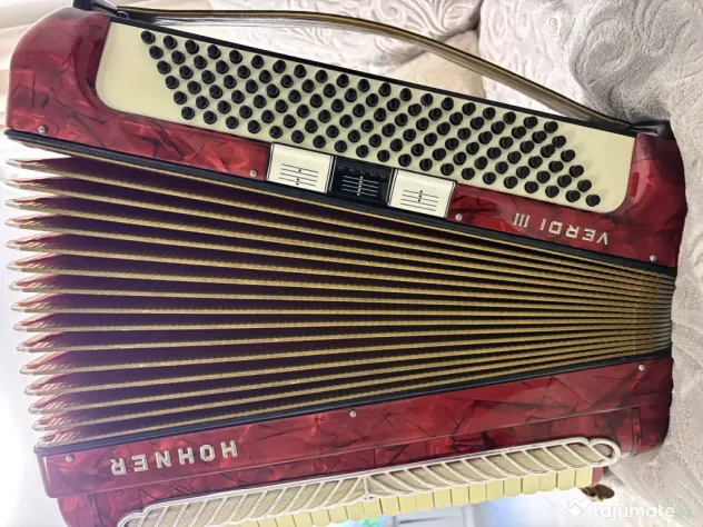 Vând acordeon HOHNER