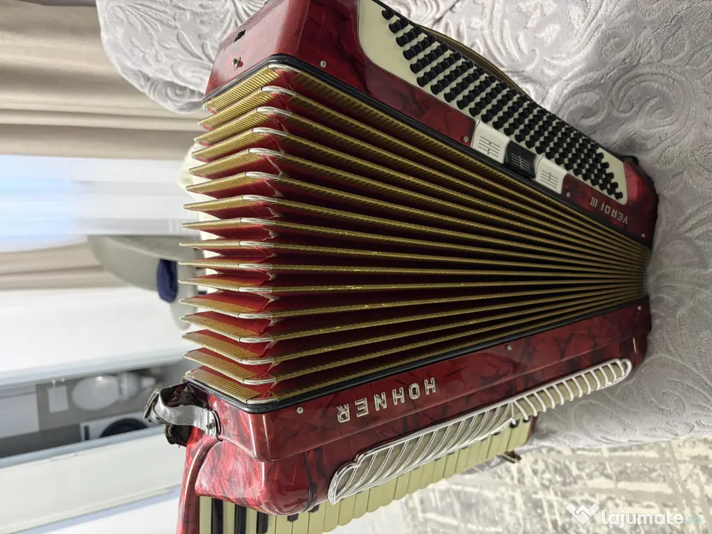 Vând acordeon HOHNER