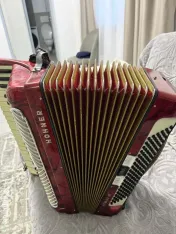 Vând acordeon  HOHNER 
