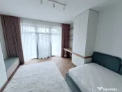 Casă de vânzare cu design contemporan și dotări premium