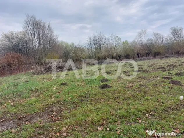 Teren intravilan pentru casa zona linistita 550 mp front 21 - Cisnadie (Sibiu)