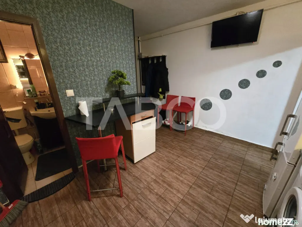 Garsoniera decomandata 28 mp utili mobilata utilata zona Til - Sibiu (Sibiu)