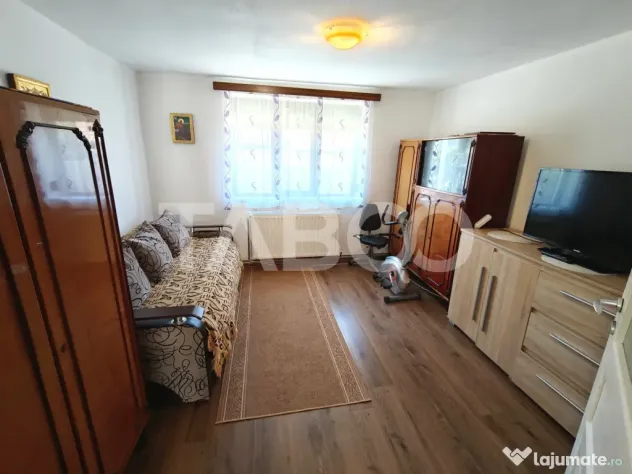Casa 4 camere cu teren 503 mp si acces auto in curte - Comis - Sibiu (Sibiu)
