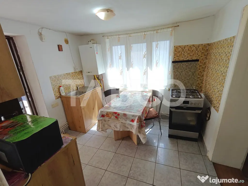 Casa 4 camere cu teren 503 mp si acces auto in curte - Comis - Sibiu (Sibiu)