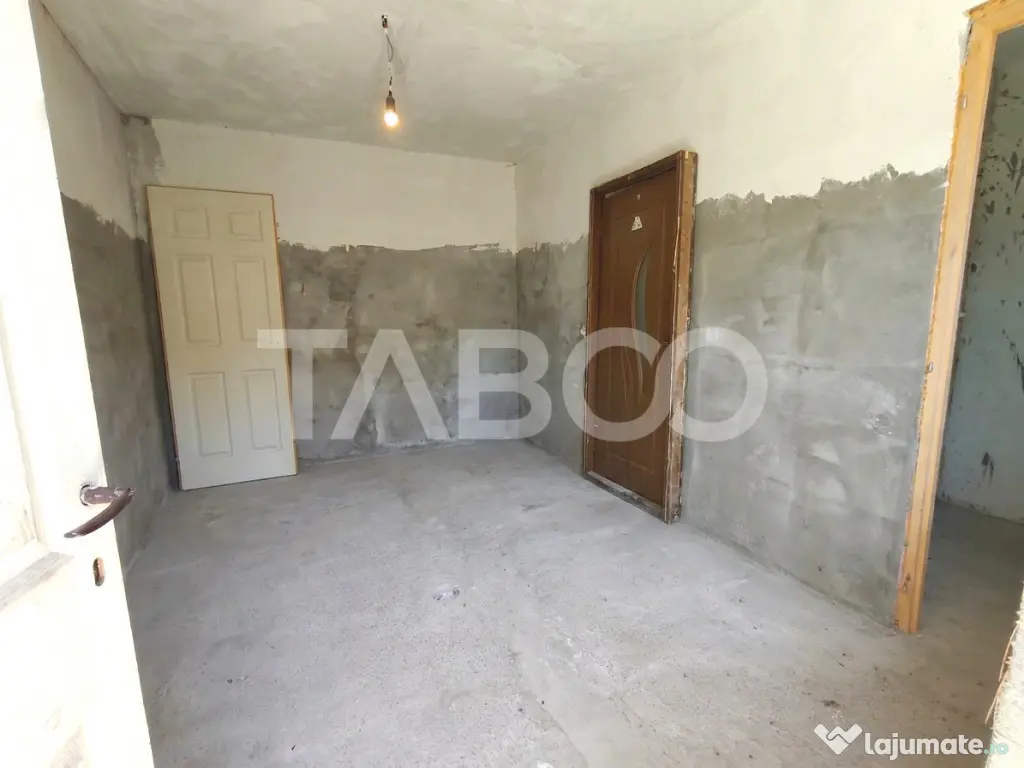 Casa 4 camere cu teren 503 mp si acces auto in curte - Comis - Sibiu (Sibiu)