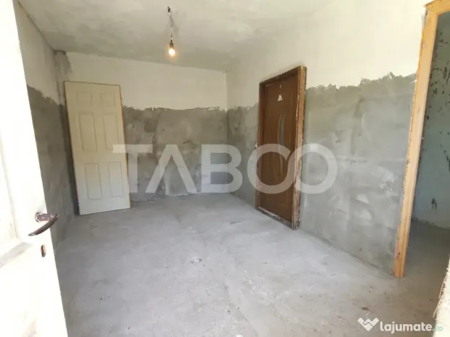 Casa 4 camere cu teren 503 mp si acces auto in curte - Comis - Sibiu (Sibiu)