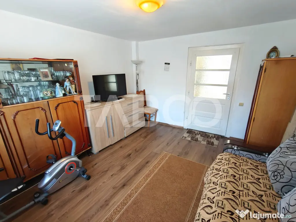 Casa 4 camere cu teren 503 mp si acces auto in curte - Comis - Sibiu (Sibiu)