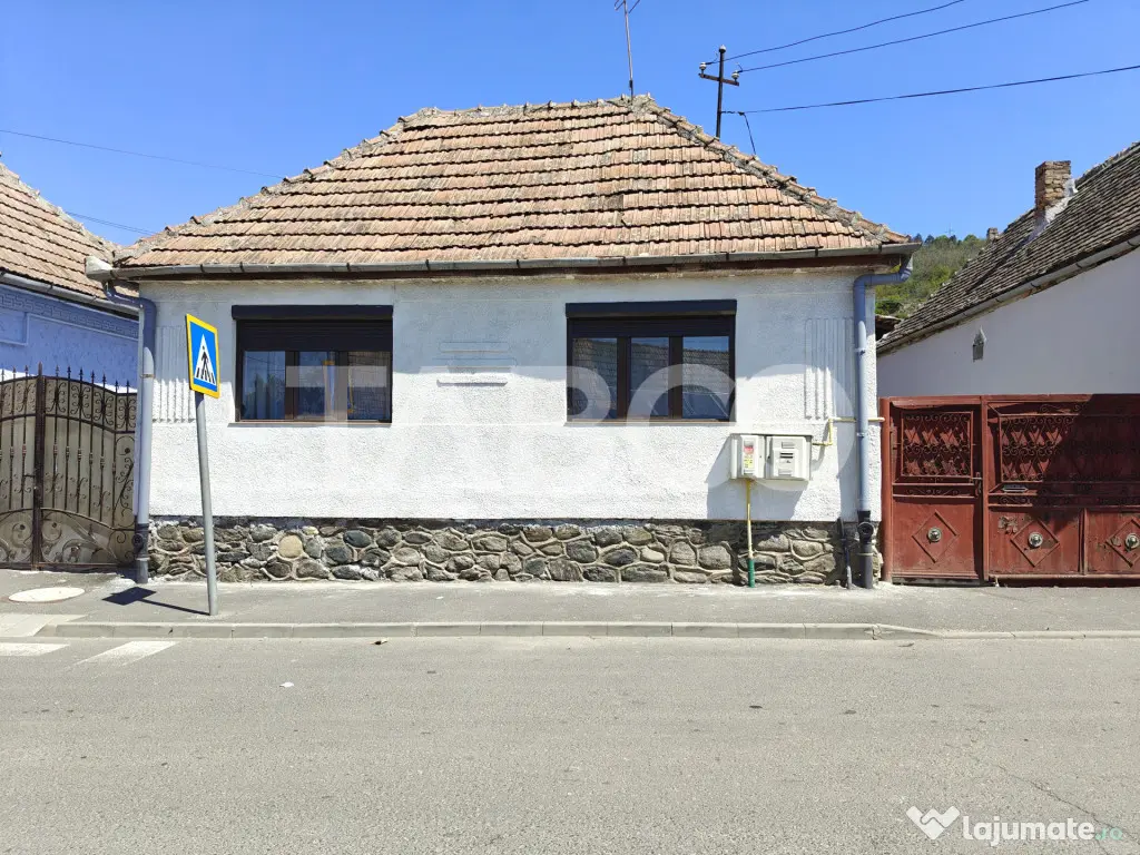 Casa 4 camere cu teren 503 mp si acces auto in curte - Comis - Sibiu (Sibiu)